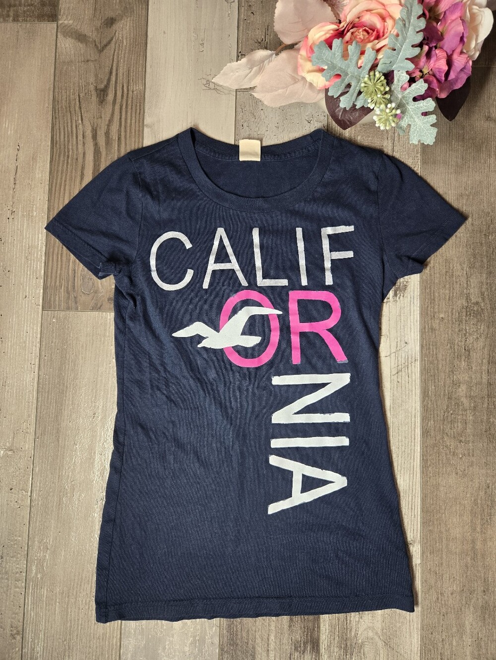 Hollister Women’s Small Navy California Graphic Tee Vintage